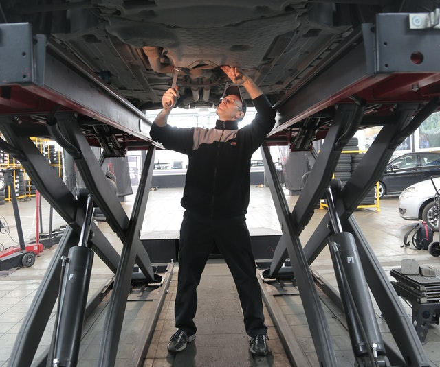 Je auto laten uitlijnen, waar is dat goed voor?